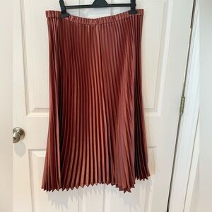 Rose Gold Metallic Pleated Anne Klein Midi Skirt. Size L